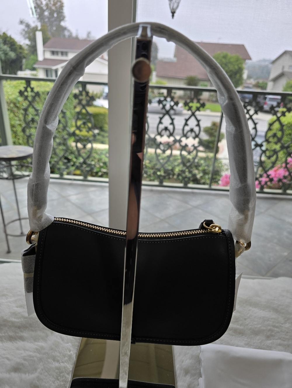 The Coach Originals - Swinger 20 Leather Shoulder Bag in Black (NWT) - Picture 12 of 15